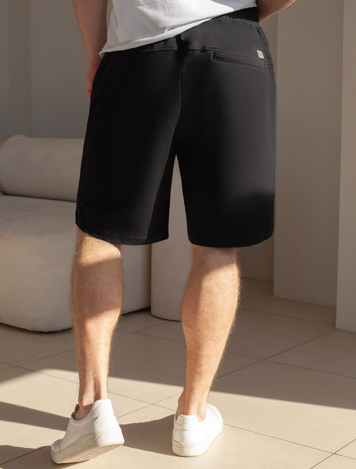 Ст.цена 1690р Шорты из тонкого футера с карманом на молнии U48.006 черный