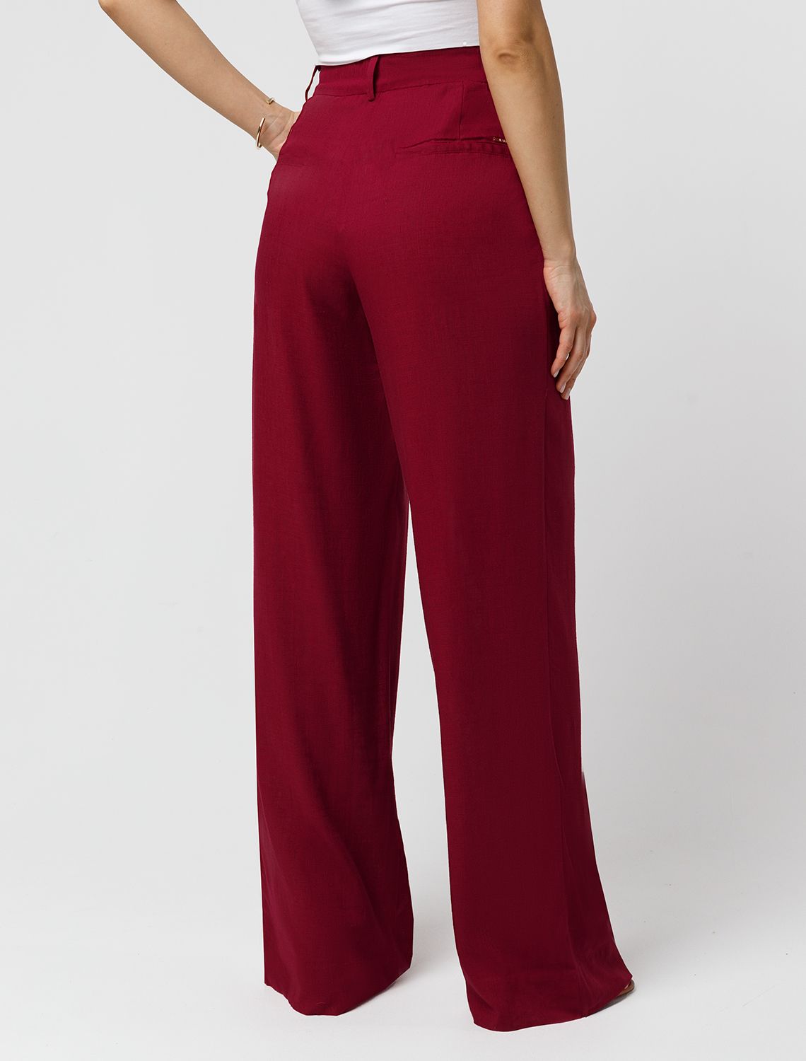 Ст.цена 3390р Свободные брюки изо льна с вискозой D24.222 гранатовый