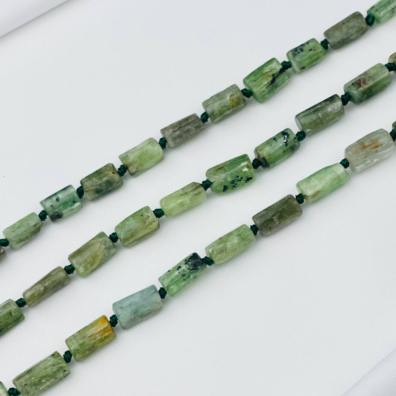 Радуга Самоцветов Бусины для украшений зеленого Кианита