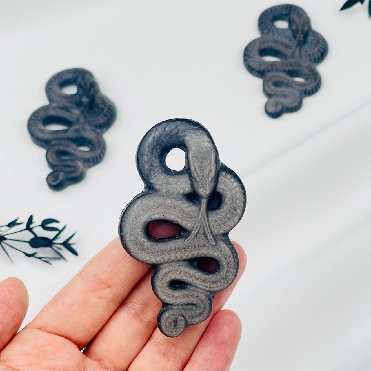 Радуга Самоцветов Фигурка Змея из серебристого Обсидиана