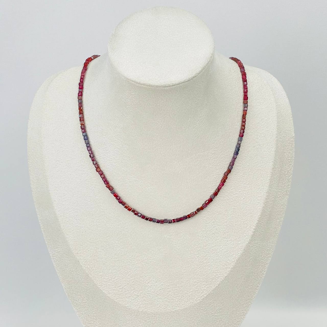 Радуга Самоцветов Колье из Шпинели (градиент)