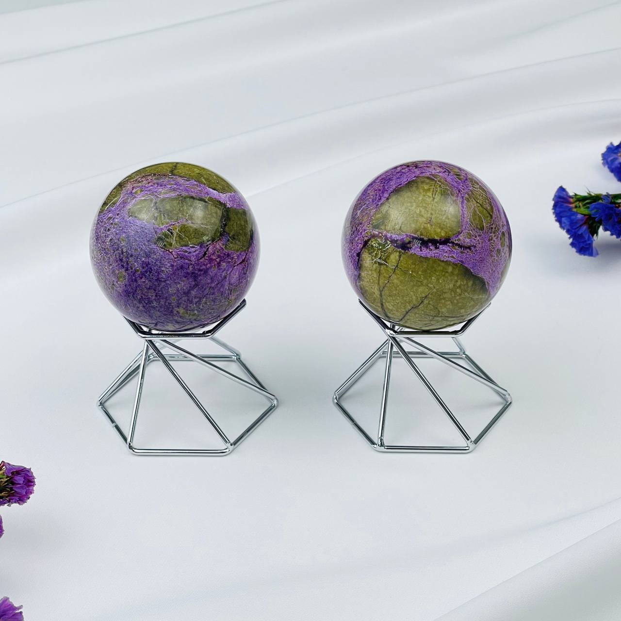 Радуга Самоцветов Шар из Стихтита в змеевике (Атлантисит)