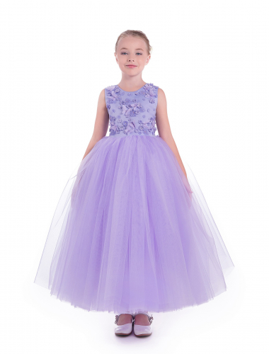 Фиолетовое пышное платье с вышитым бисером корсетом подойдет для любого праздника Вашей доченьки.