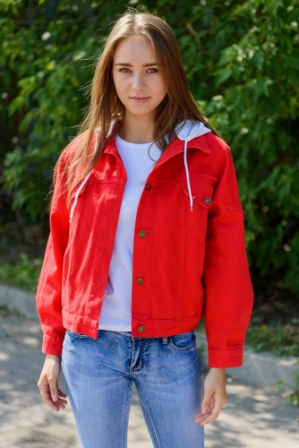 Красная куртка для девушек