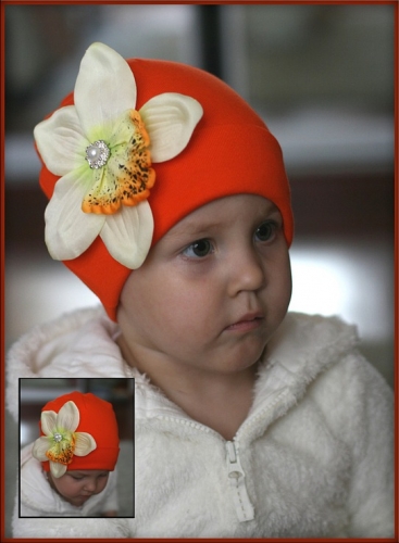 Оранжевая шапочка с орхидеей Каттлея