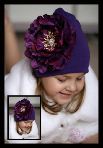 Фиолетовая шапка с пионом Акварель