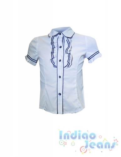 Белая блузка с отделкой синей тесьмой, с коротким рукавом