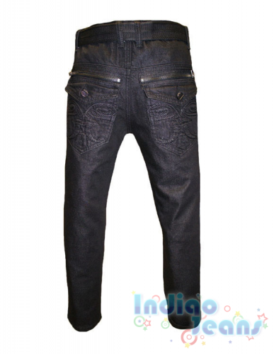 Стильные черные джинсы с модной отделкой на карманах, ремень в комплекте