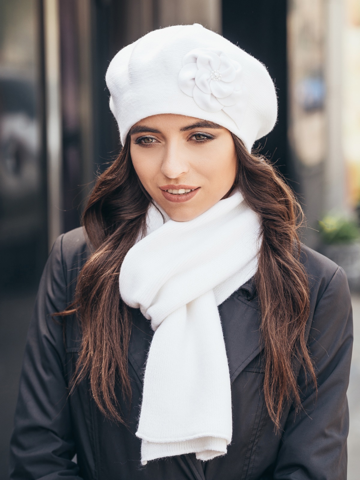Белая шапочка и шарфик