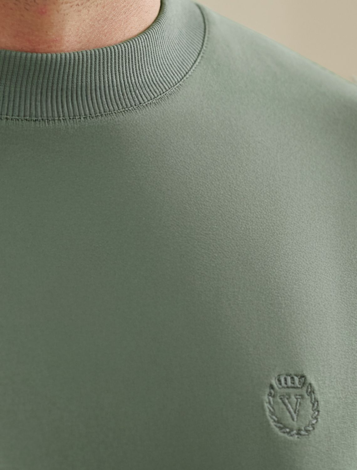 Джемпер из тонкого премиального футера с эластаном U49.067 св.оливковый