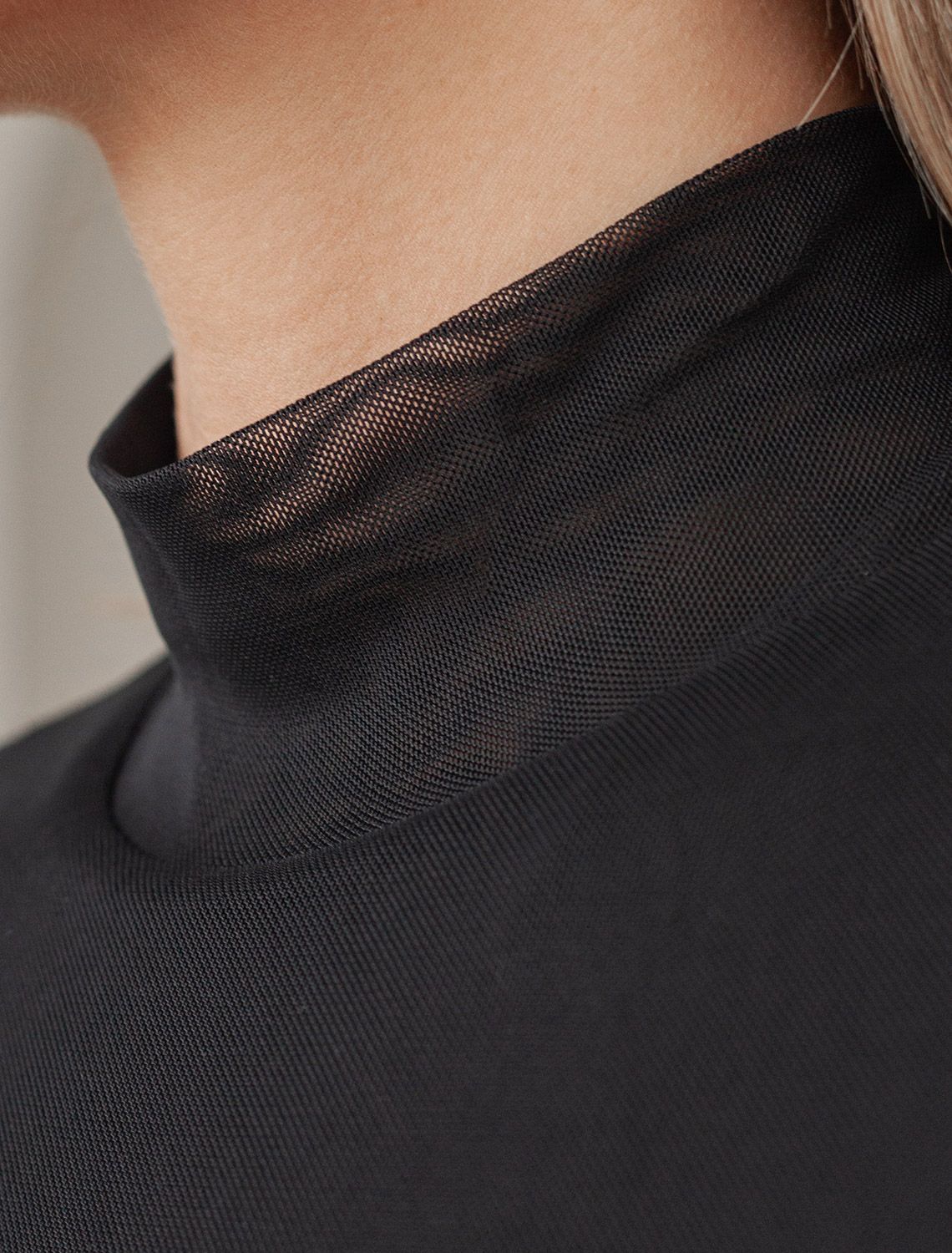 Водолазка с прозрачными рукавами D29.277 черный