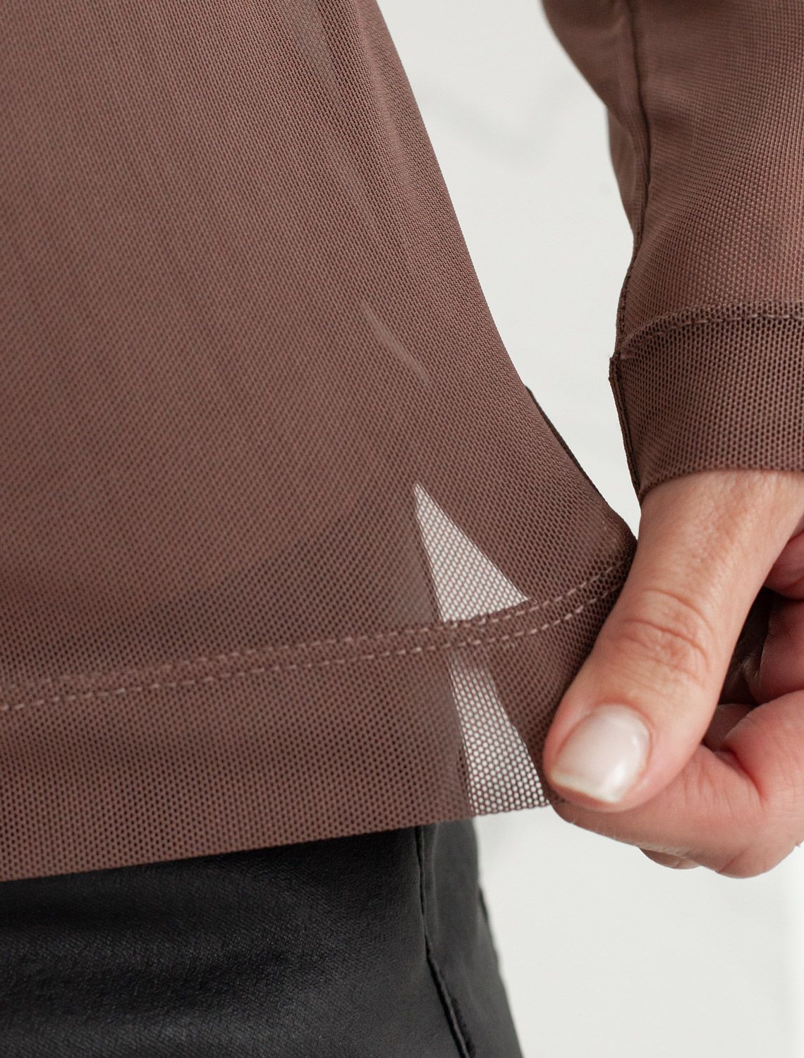 Водолазка с прозрачными рукавами D29.277 кофейный