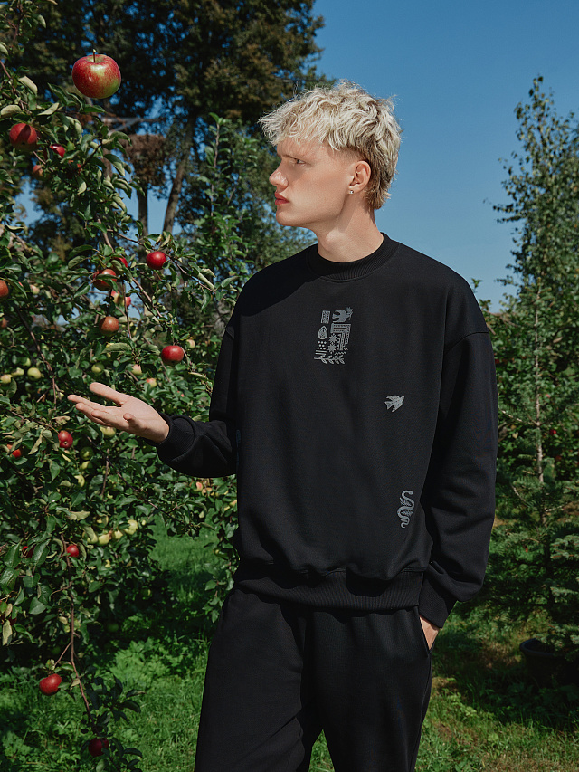 Свитшот мужской черный с орнаментом