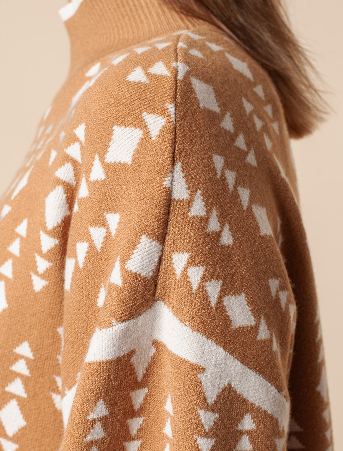 Свитер с боковыми разрезами жаккардовой вязки с кашемиром