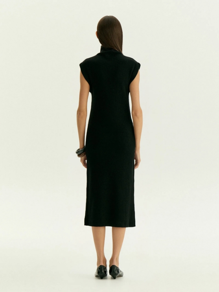 Трикотажное платье из вискозы ,
50% шерсть, 30% нейлон, 20% акрил ,