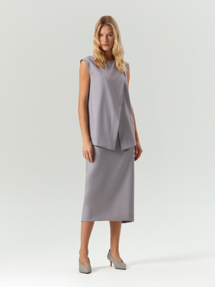 Юбка-карандаш миди ,
60% полиэстер, 37% вискоза, 3% эластан ,