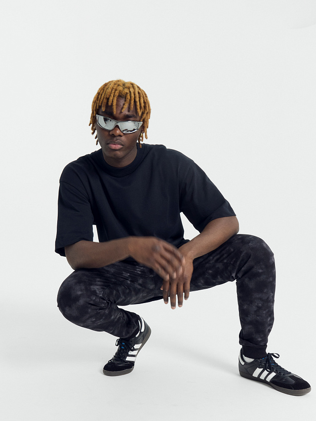 Брюки мужские черные в технике тай-дай