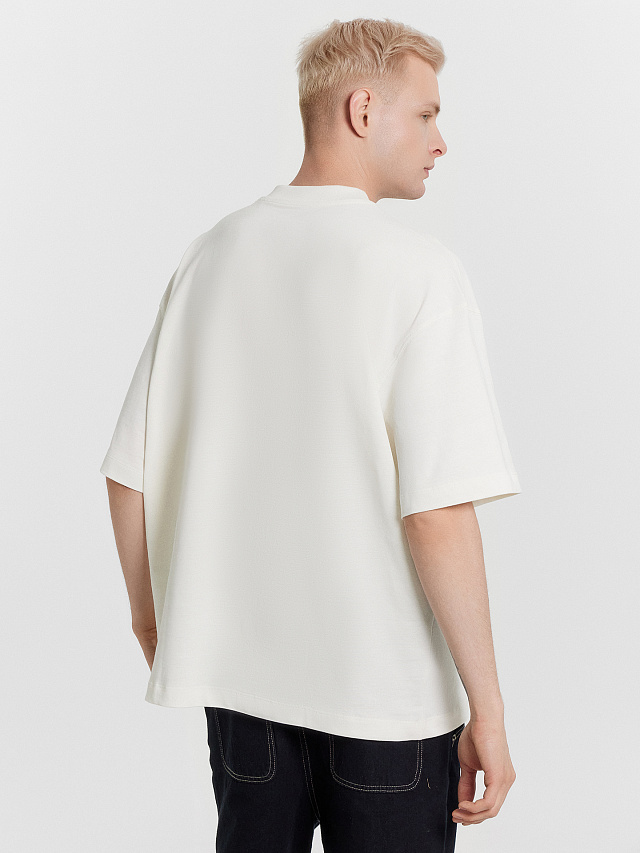 Футболка мужская кремовая с принтом и надписью