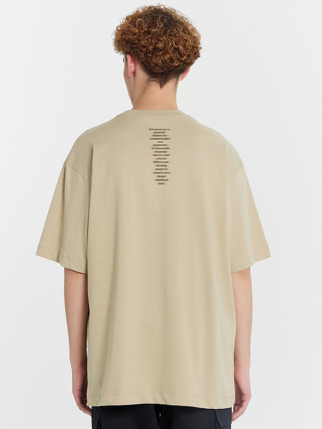 Футболка мужская бежевая с принтом