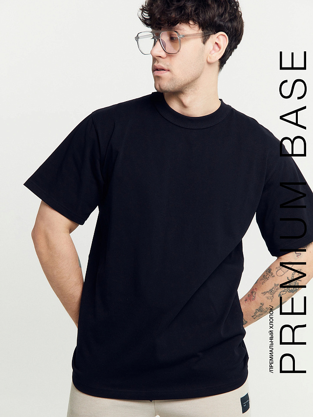 Футболка мужская в черном цвете