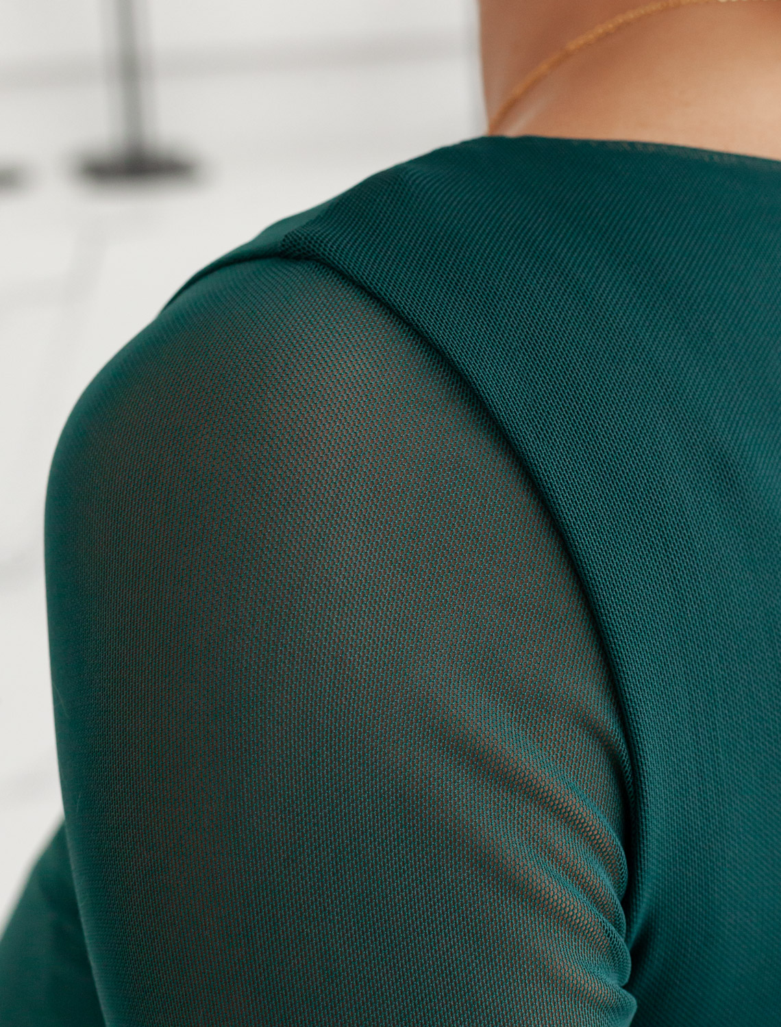 Джемпер с прозрачными рукавами