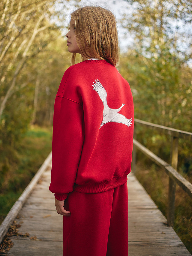 Свитшот для девочек красный из коллекции «Zakaзnik El’nya / Заказник Ельня»