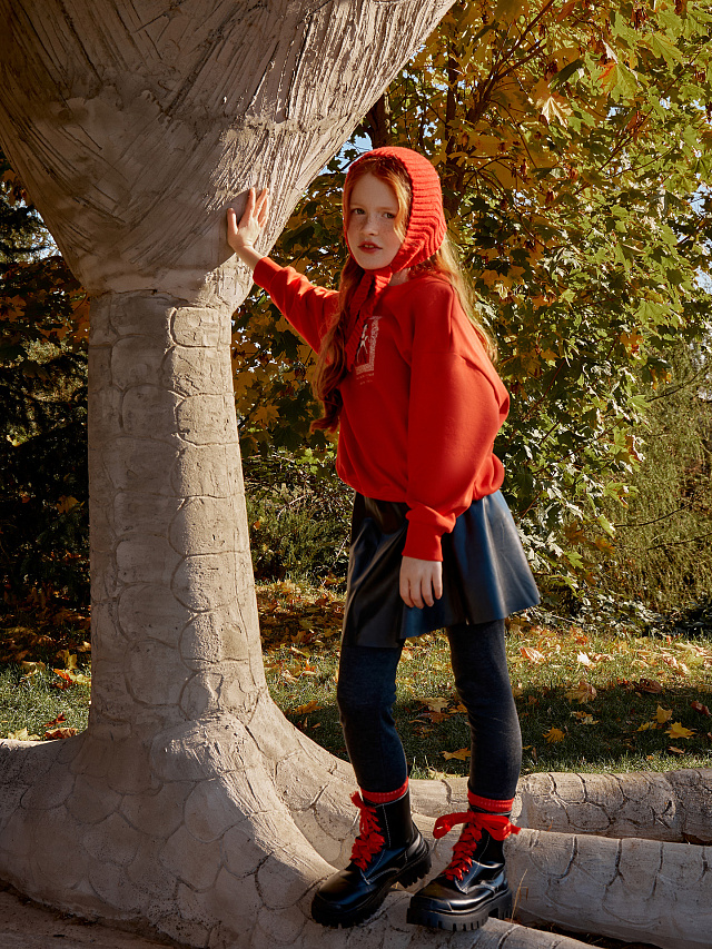 Свитшот для девочек ало-красный с героями сказки