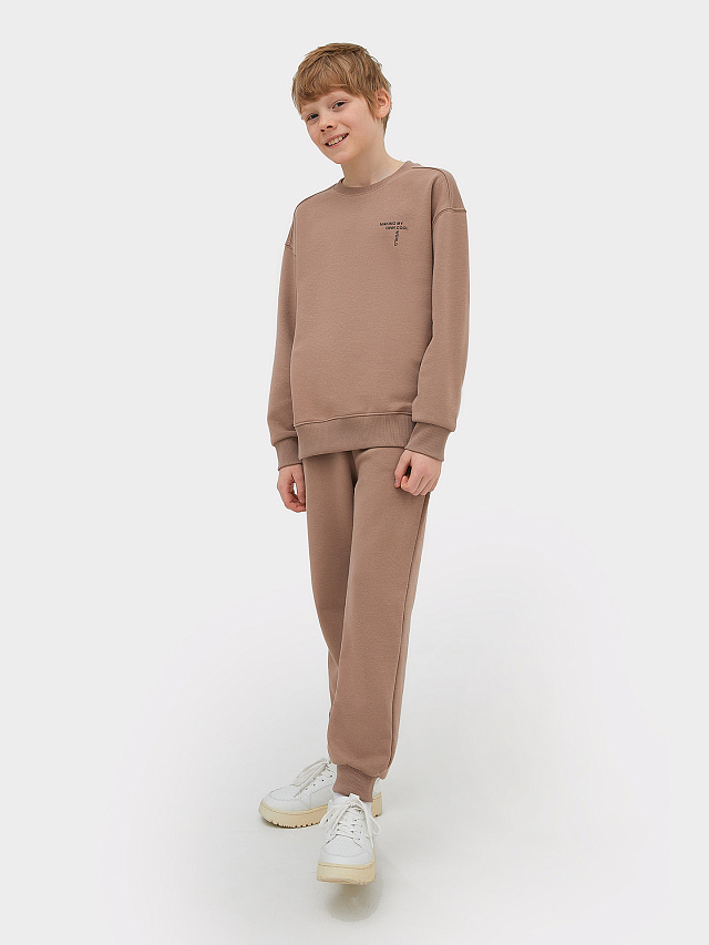 Комплект для мальчиков (джемпер, брюки) в бежевом цвете с печатью