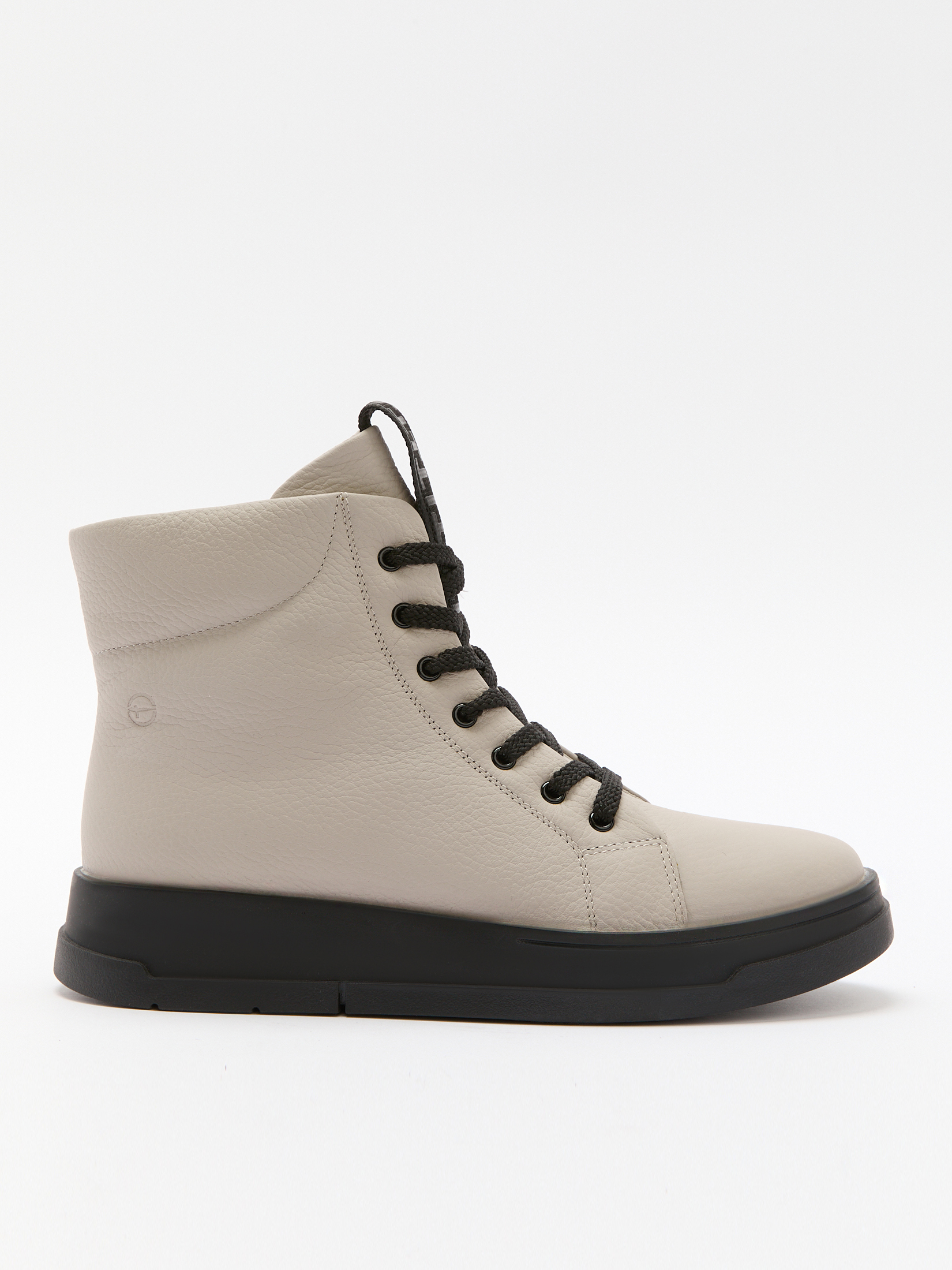 8123 р. 14250 р. Женские высокие кеды TAMARIS