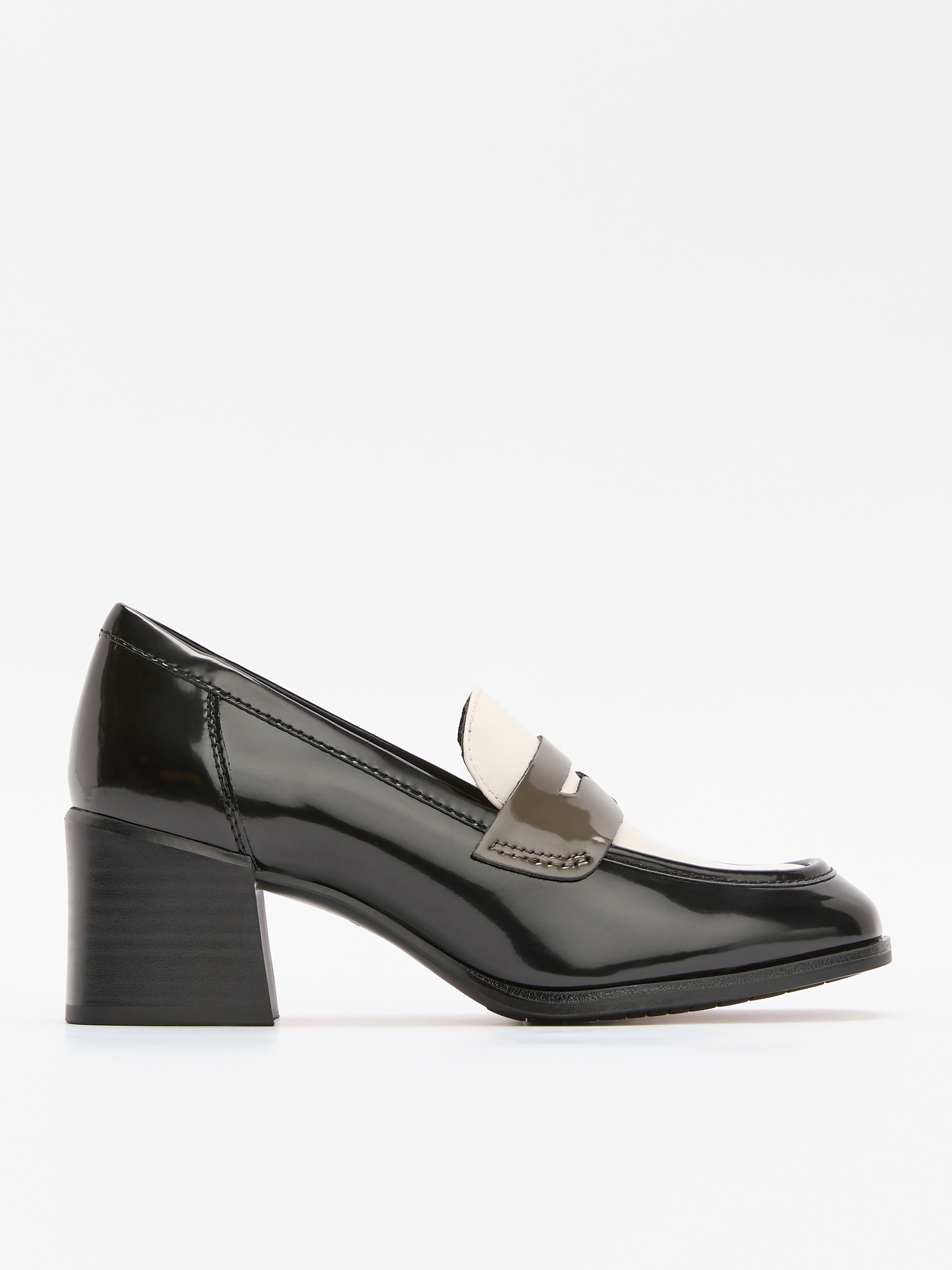 5695 р. 9990 р. Женские туфли TAMARIS JANISI