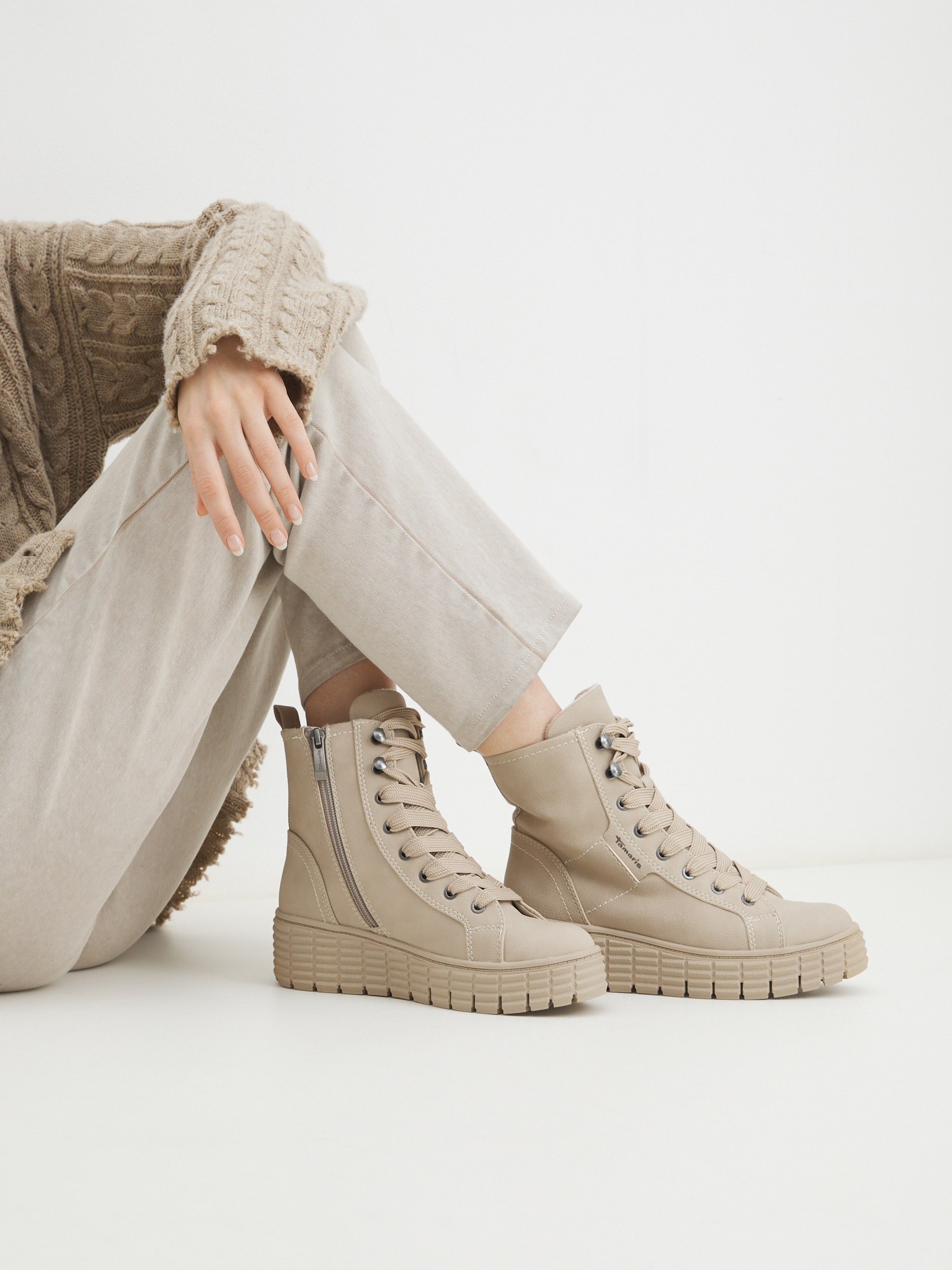 6270 р. 11000 р. Женские высокие кеды TAMARIS NEBILE