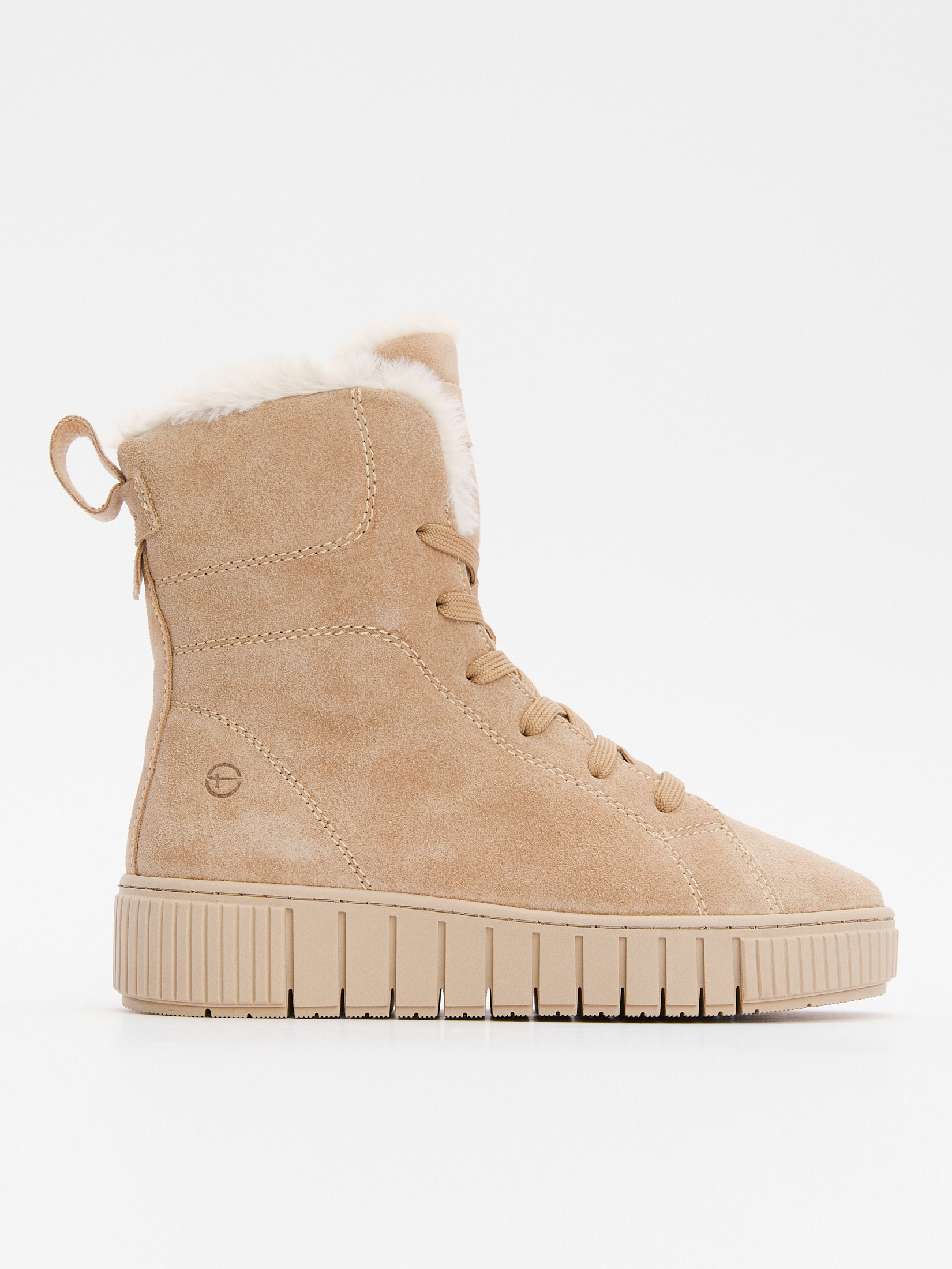 10426 р. <s>18290 р. Женские высокие кеды TAMARIS JARMA