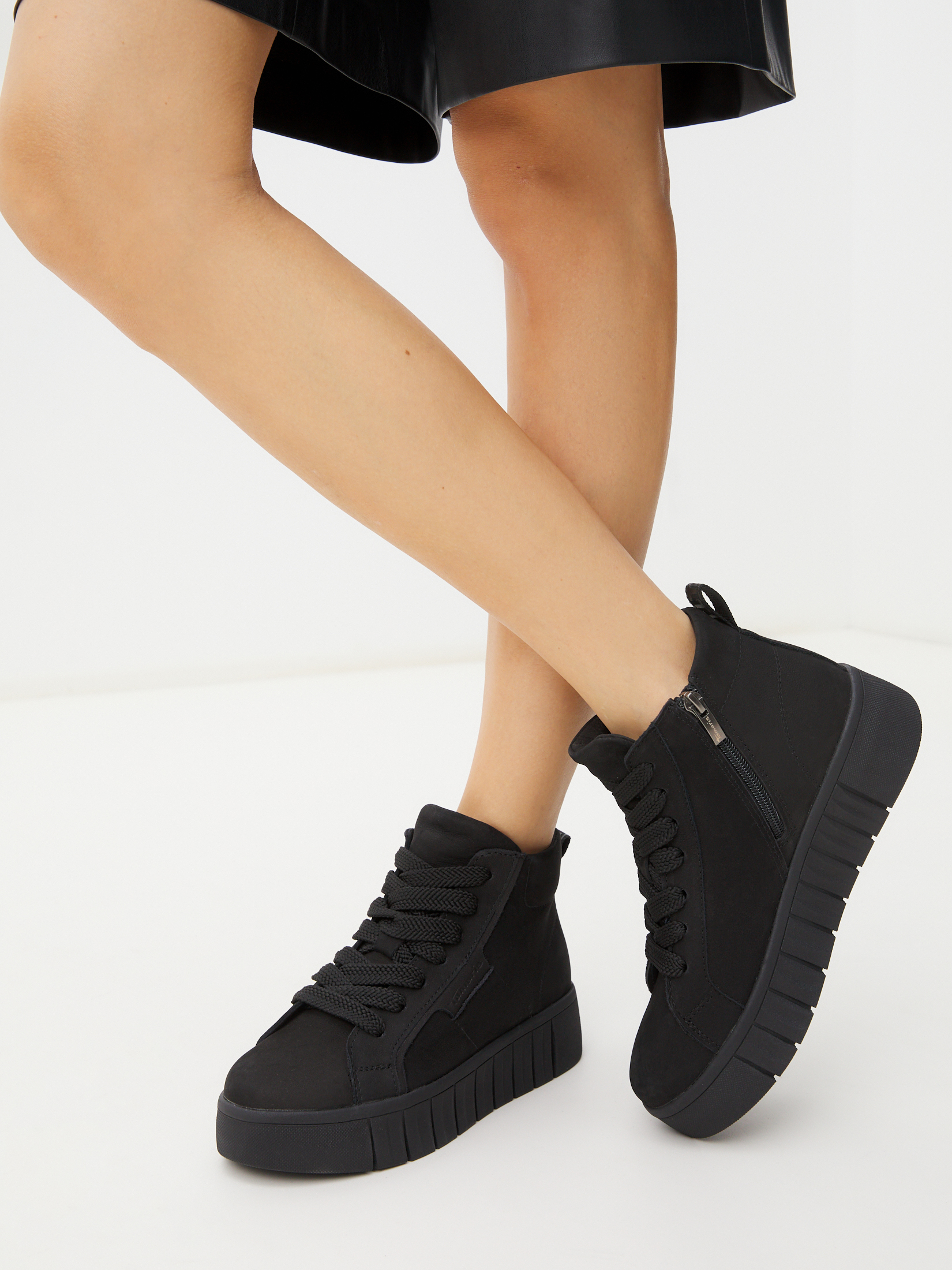 9571 р. 16790 р. Женские высокие кеды TAMARIS