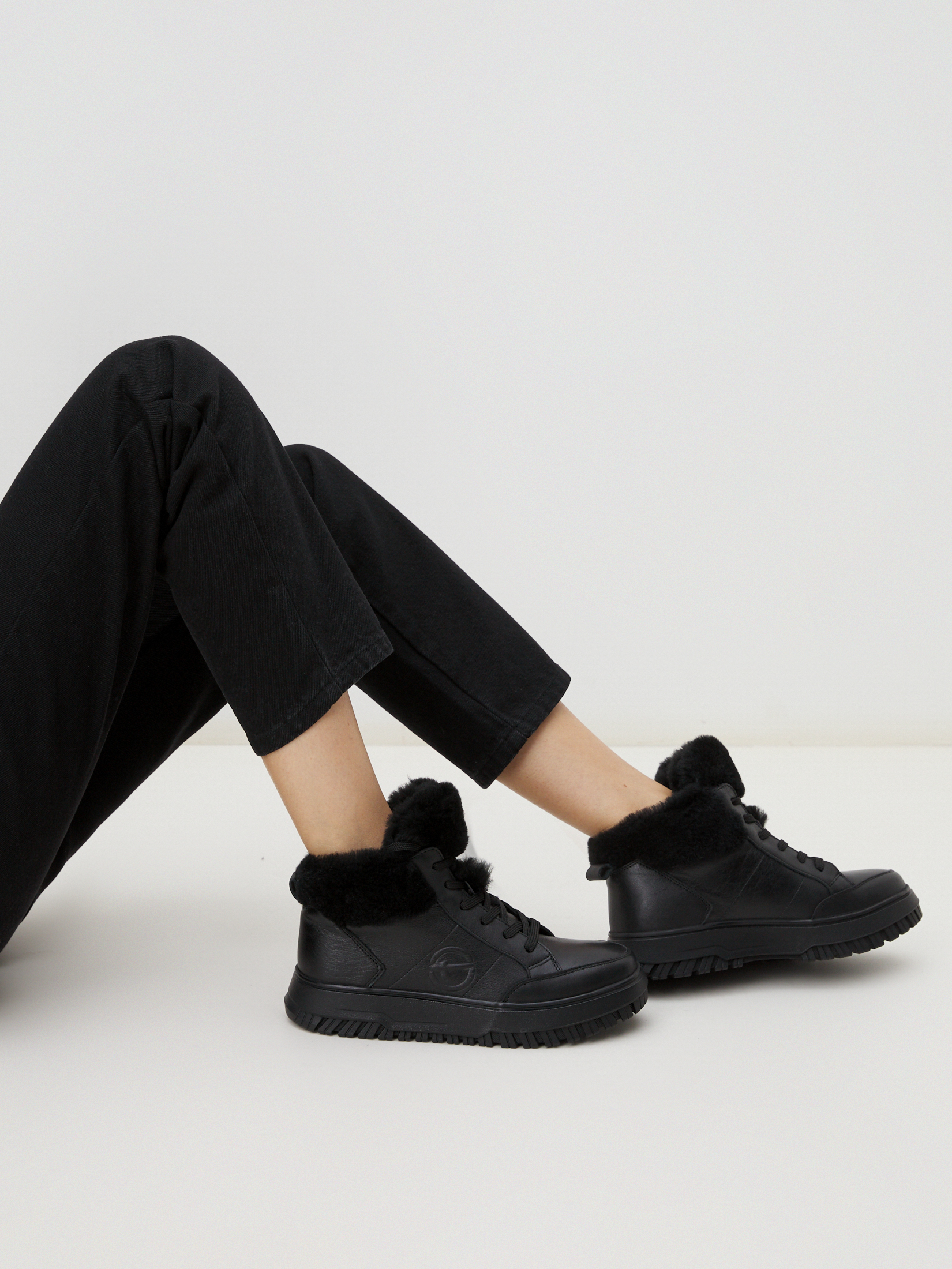 8408 р. 14750 р. Женские высокие кеды TAMARIS