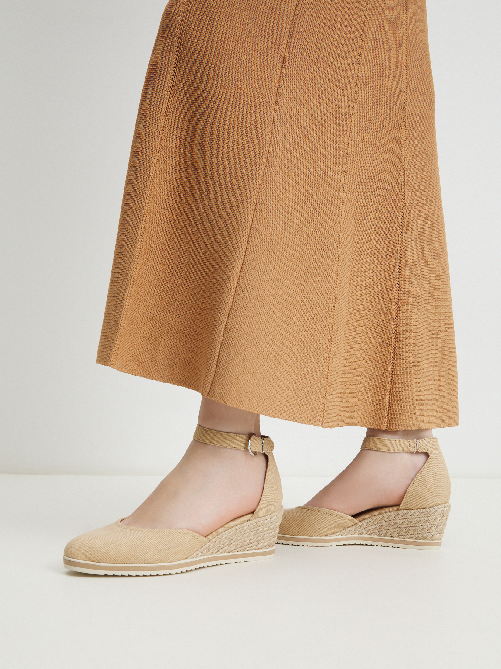 5130 р. 9000 р. Женские туфли из денима TAMARIS DAJANA