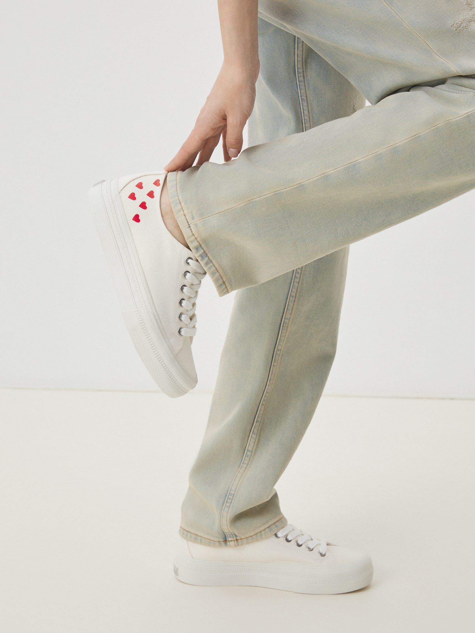 3848 р. 6750 р. Женские кеды TAMARIS