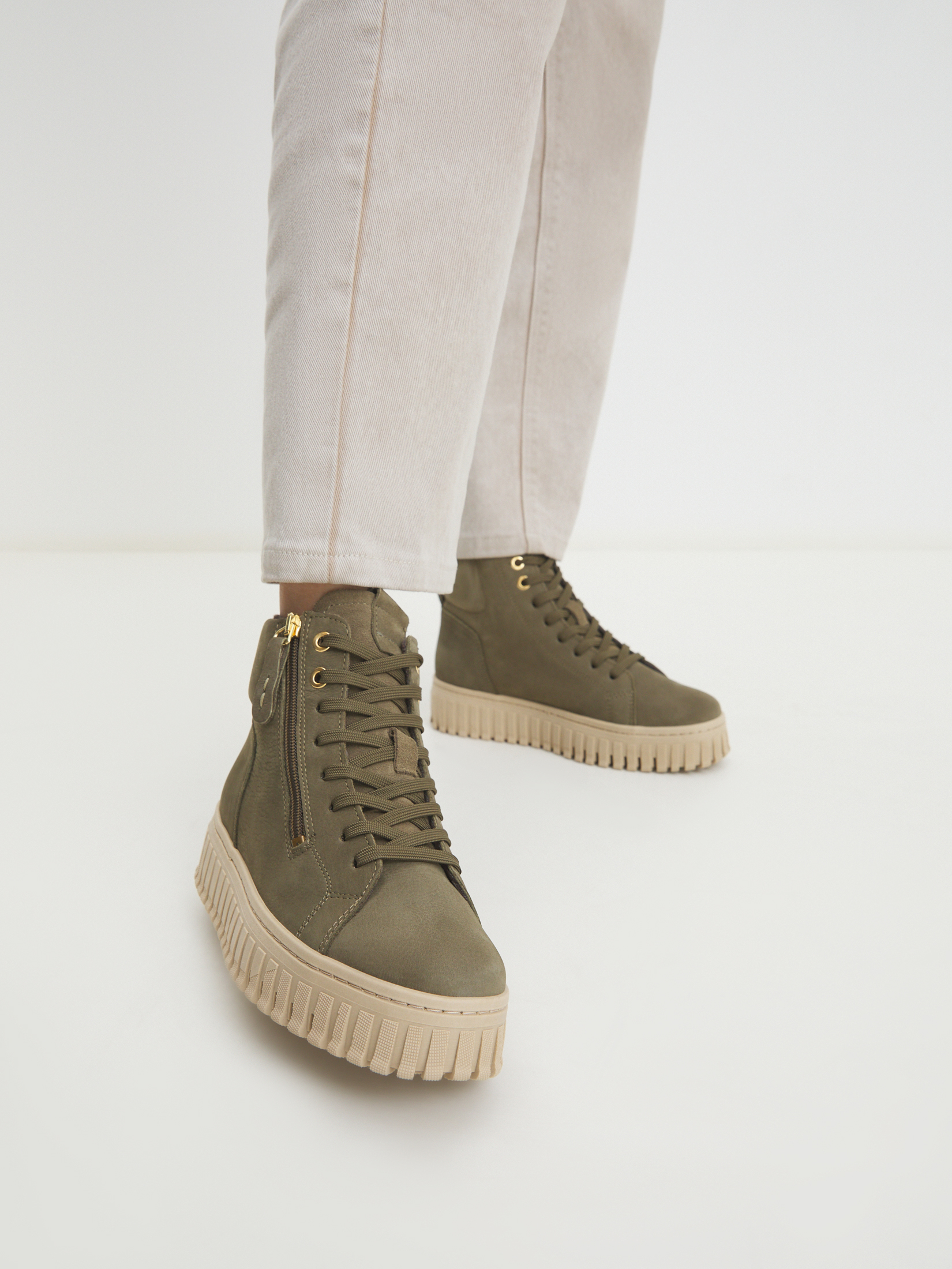 8550 р. 15000 р. Женские высокие кеды TAMARIS MINORA