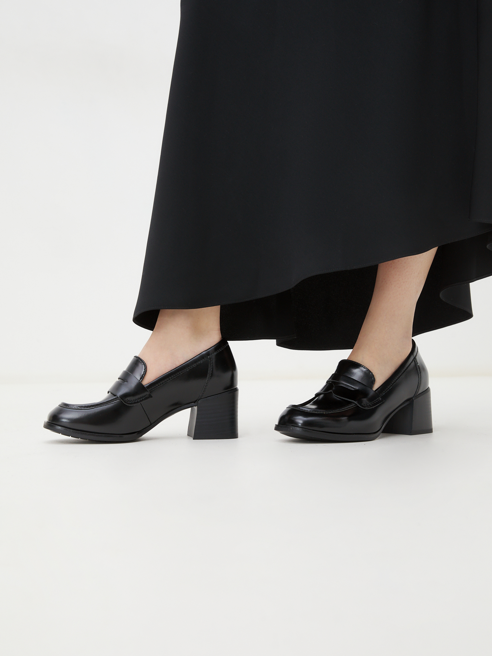 5695 р. 9990 р. Женские туфли TAMARIS JANISI