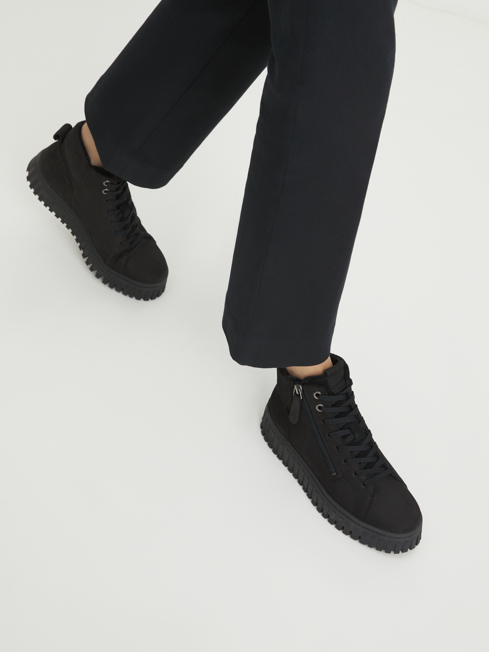 8550 р. 15000 р. Женские высокие кеды TAMARIS MINORA