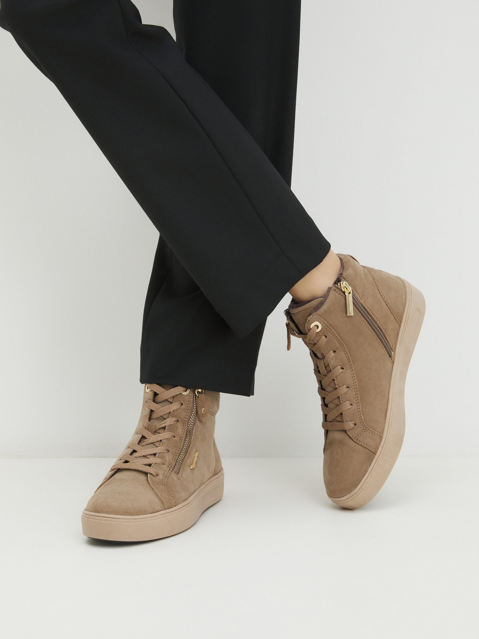 7405 р. 12990 р. Женские высокие кеды TAMARIS COMFORT