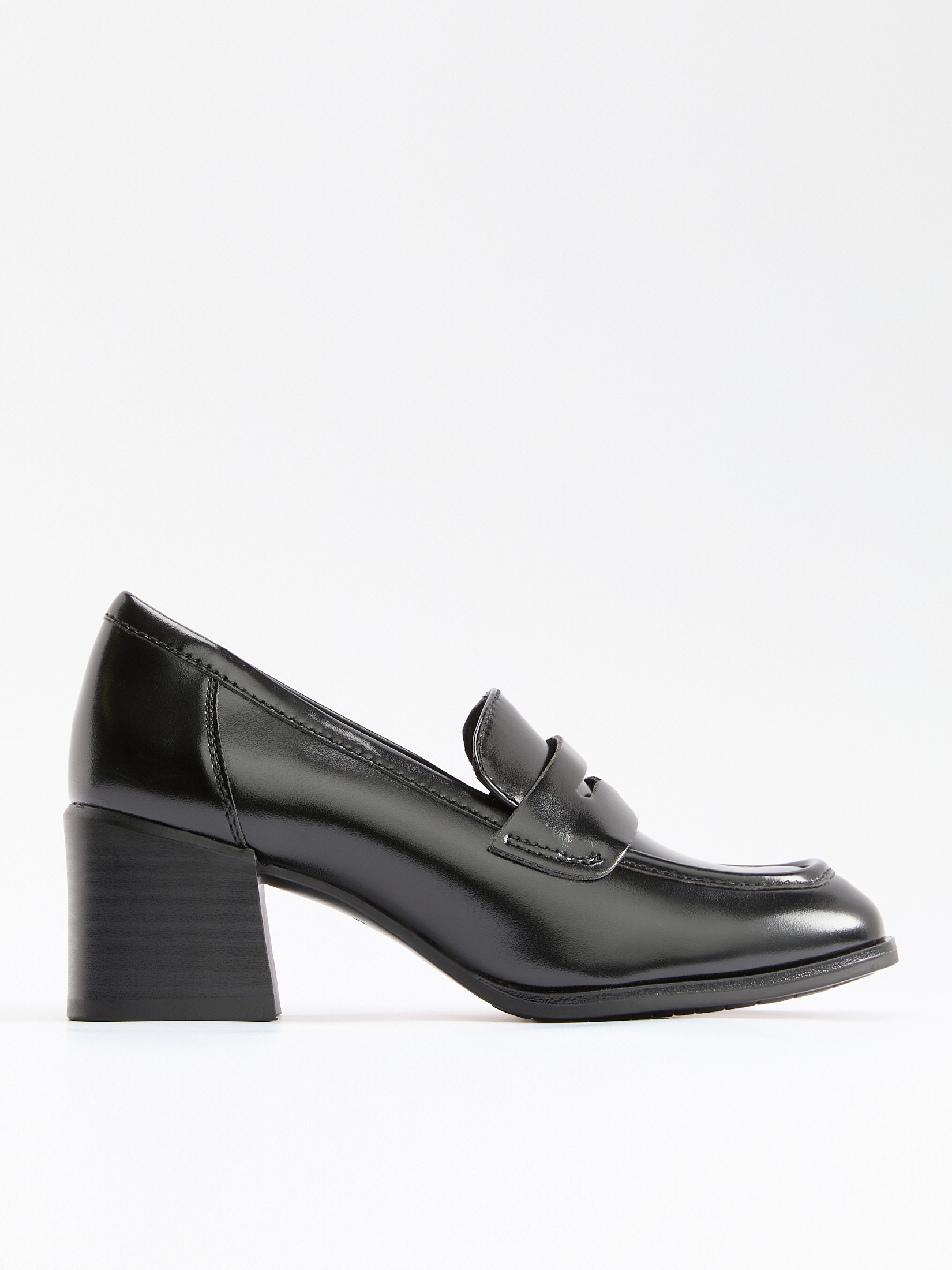 5695 р. 9990 р. Женские туфли TAMARIS JANISI