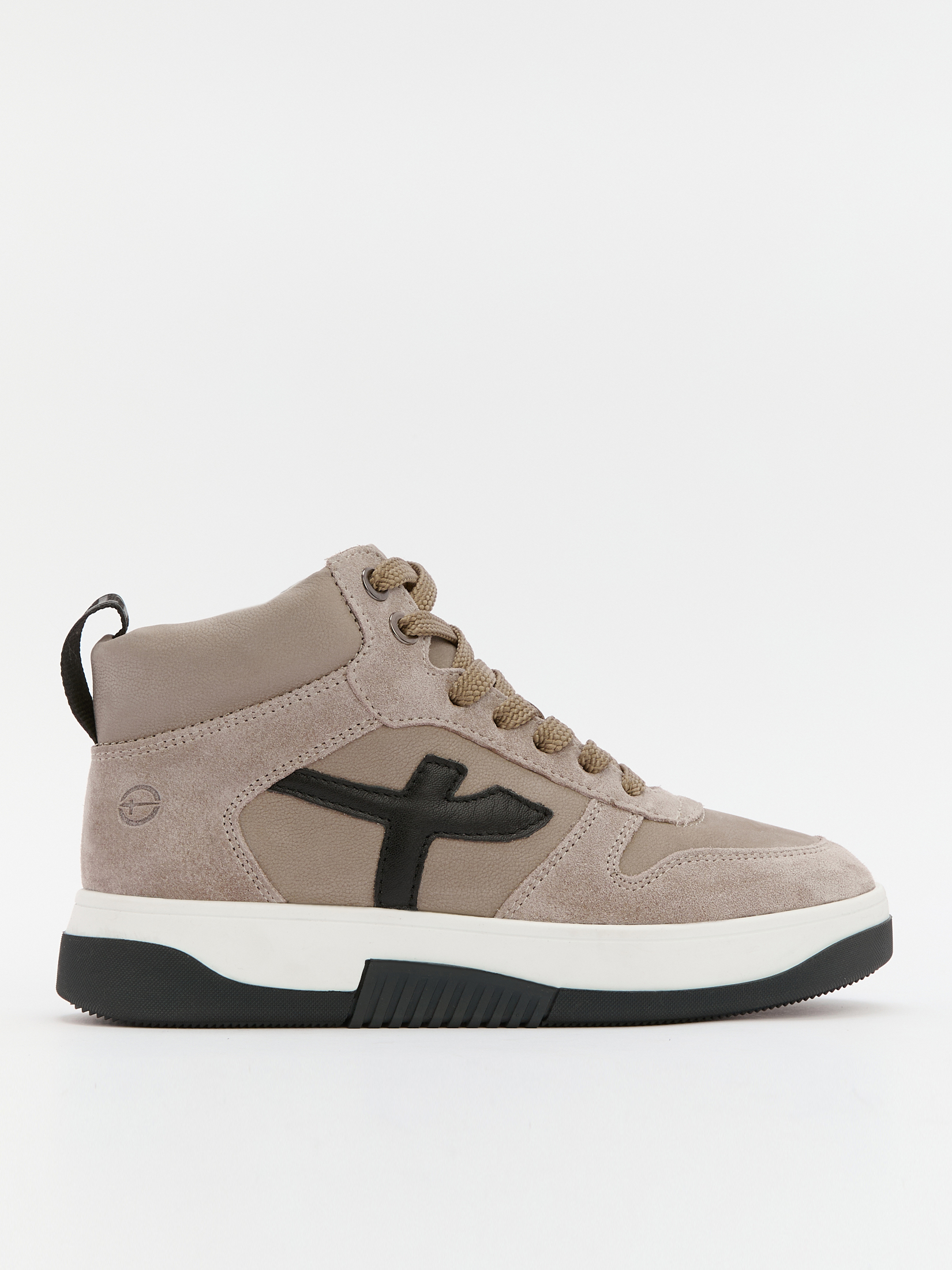 9685 р. 16990 р. Женские высокие кеды TAMARIS