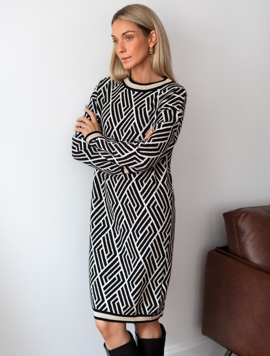 Платье жаккардовой вязки с кашемиром D32.111 черный-бежевый