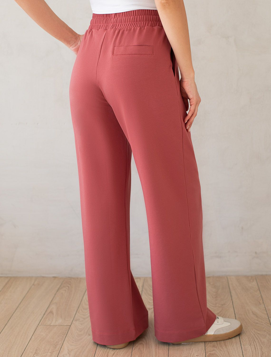 Ст.цена 2390р Прямые брюки из тонкого премиального футера с эластаном D44.139 терракота