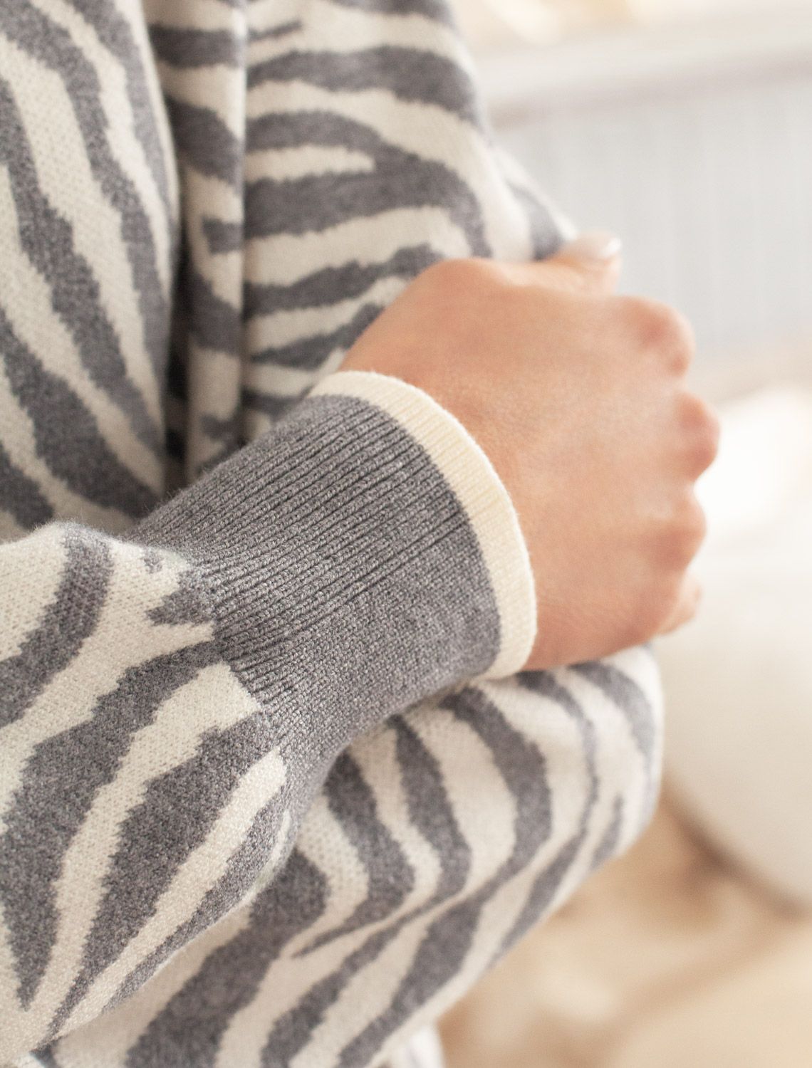 Платье жаккардовой вязки с кашемиром D32.112 серый