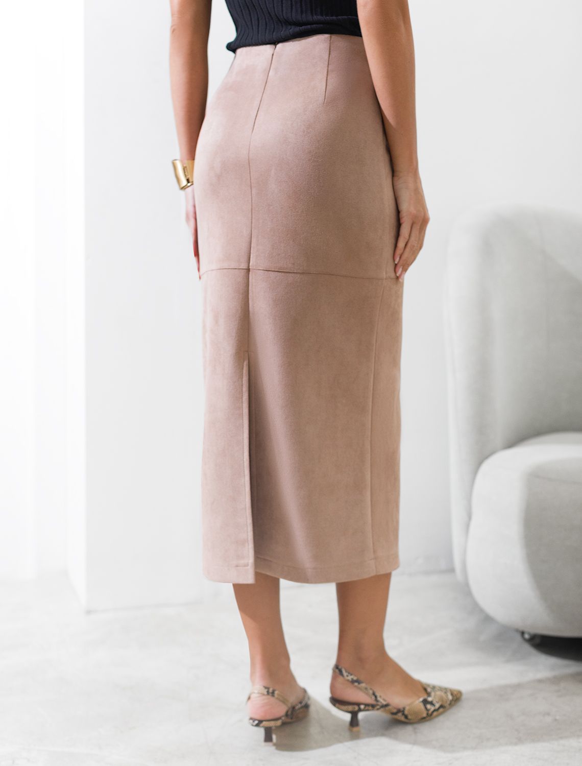 Юбка прямого силуэта из искусственной замши D26.186 светло-бежевый