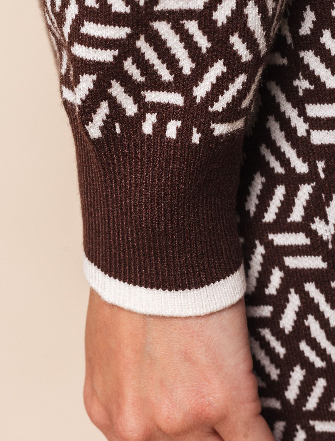 Платье жаккардовой вязки с кашемиром D32.112 кофейный