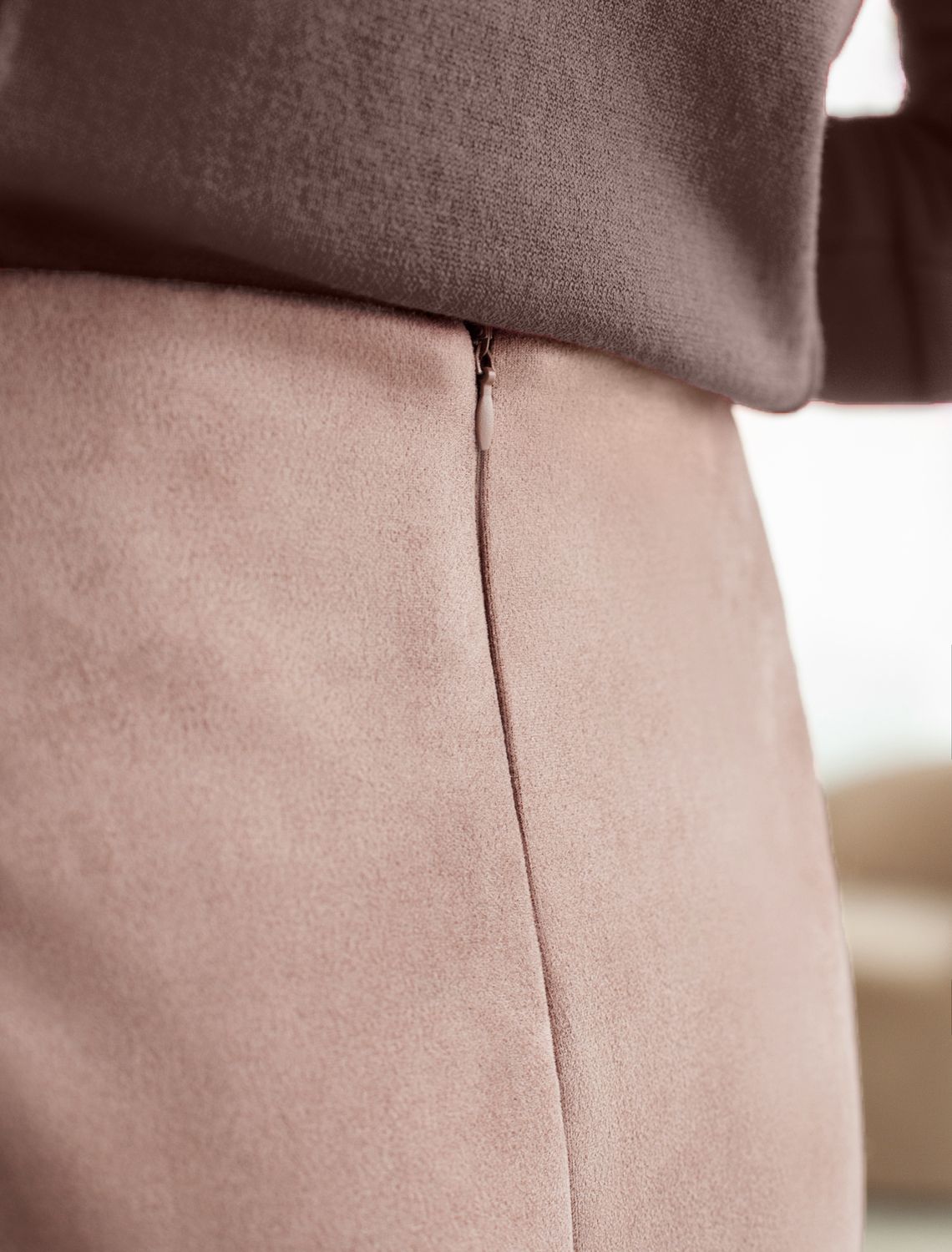 Юбка прямого силуэта из искусственной замши D26.186 светло-бежевый