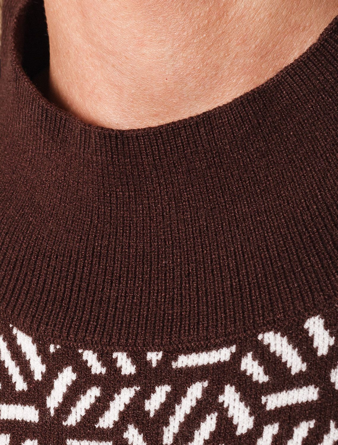 Платье жаккардовой вязки с кашемиром D32.112 кофейный