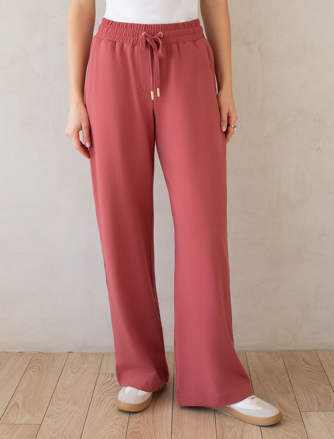 Ст.цена 2390р Прямые брюки из тонкого премиального футера с эластаном D44.139 терракота